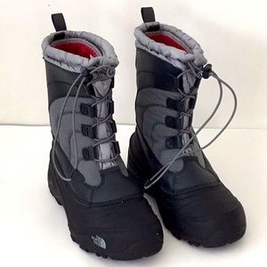 The North Face Snow/Ski/Winter Boot. Cold Weather, Outdoor Footwear. Insulated.